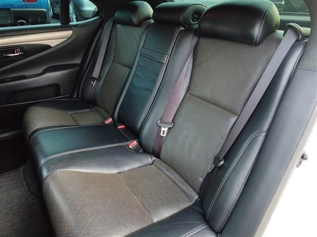 Lexus LS 2012-10 607-18