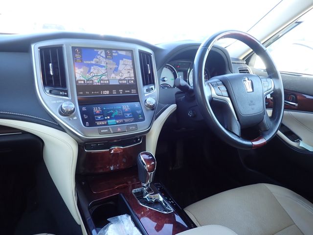 Toyota CROWN MAJESTA 2014-11 193771-1