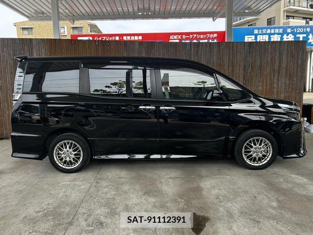 Toyota VOXY HYBRID 2021-03 244975-5
