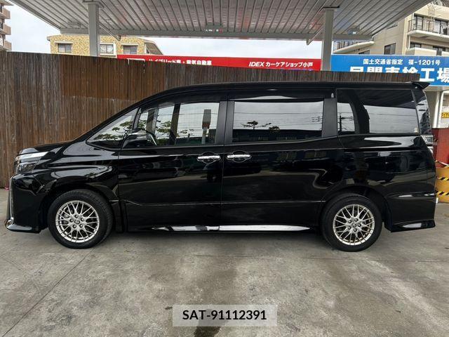 Toyota VOXY HYBRID 2021-03 244975-7