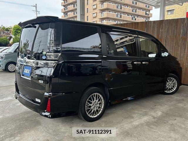 Toyota VOXY HYBRID 2021-03 244975-1