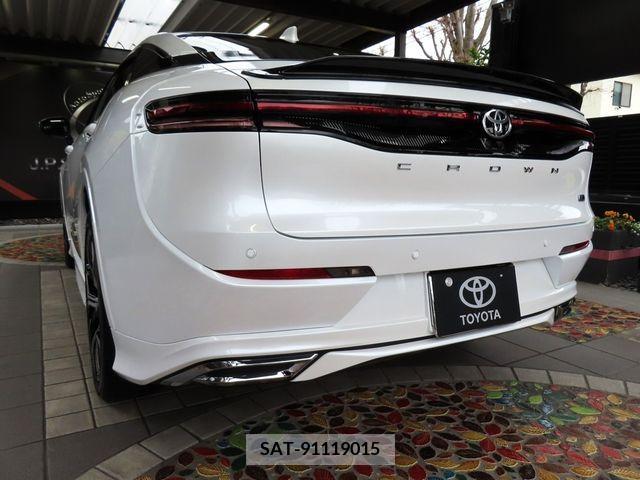 Toyota CROWN 2022-11 225456-1