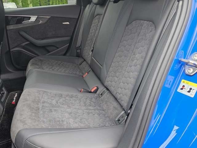 Audi RS4 2021-01 24983-17