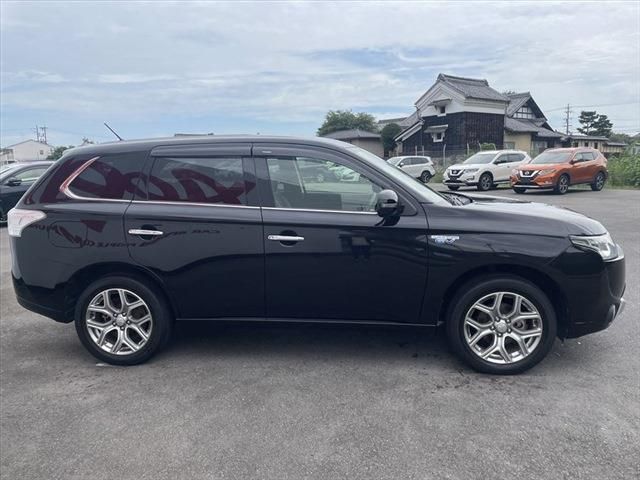 Mitsubishi OUTLANDER PHEV 2014-06 22257-3