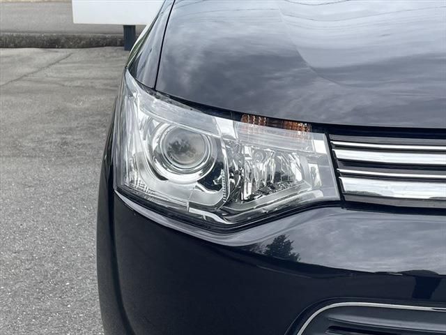 Mitsubishi OUTLANDER PHEV 2014-06 22257-9