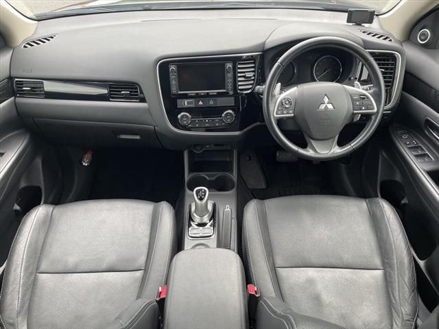 Mitsubishi OUTLANDER PHEV 2014-06 22257-18