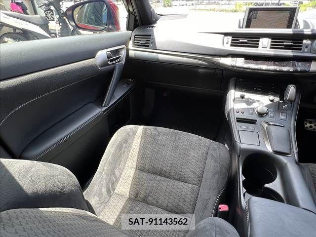 Lexus CT 2015-08 322673-18