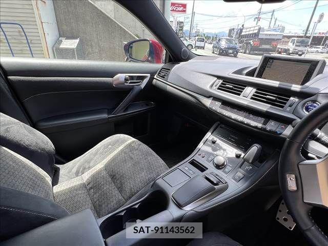 Lexus CT 2015-08 322673-9
