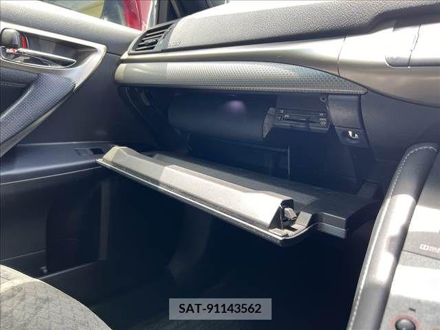 Lexus CT 2015-08 322673-13