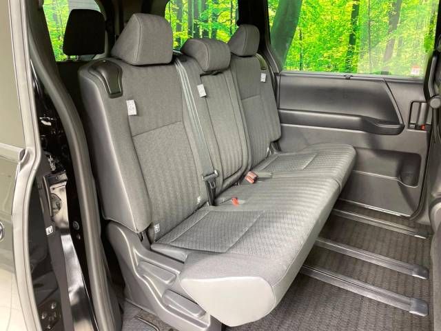 Toyota NOAH 2023-07 189121-9
