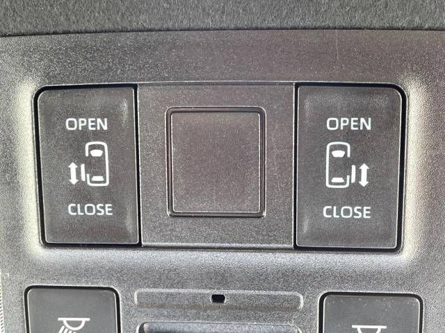 Toyota NOAH 2023-07 189121-3