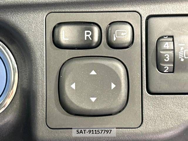 Toyota AQUA 2014-03 376017-7