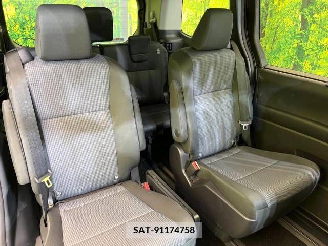 Toyota NOAH 2023-04 239165-9