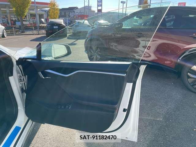 Tesla MODEL S 2016-03 208755-9