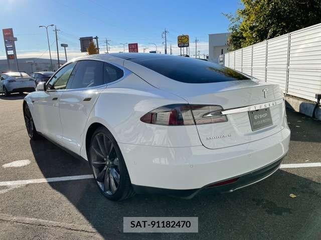 Tesla MODEL S 2016-03 208755-6