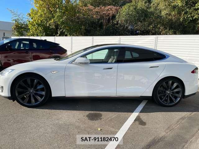 Tesla MODEL S 2016-03 208755-5