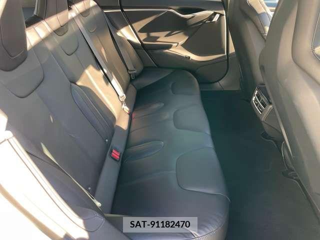 Tesla MODEL S 2016-03 208755-19