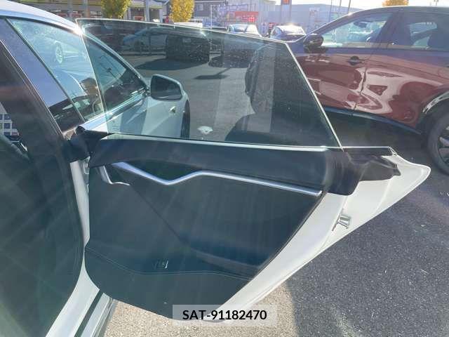 Tesla MODEL S 2016-03 208755-18
