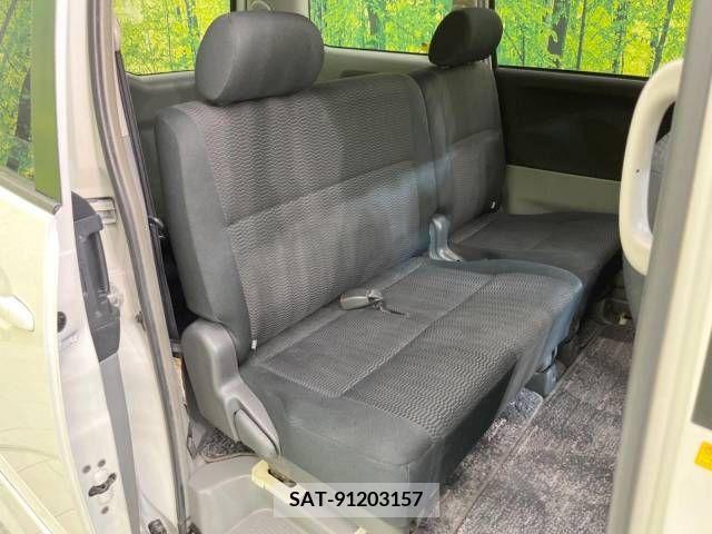Toyota VOXY 2005-07 385619-4