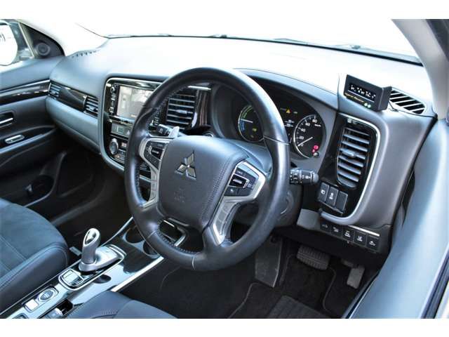 Mitsubishi OUTLANDER PHEV 2018-08 2939-6