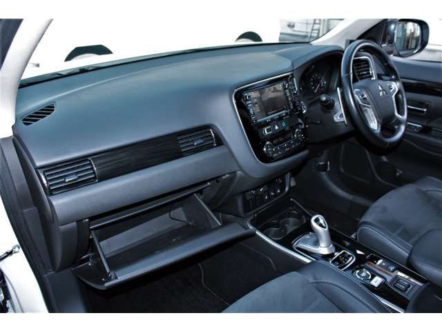 Mitsubishi OUTLANDER PHEV 2018-08 2939-4