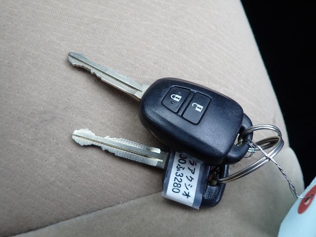 Toyota COROLLA AXIO 2012-11 29192-18