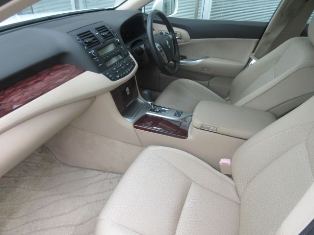 Toyota CROWN SEDAN 2010-05 12333-4