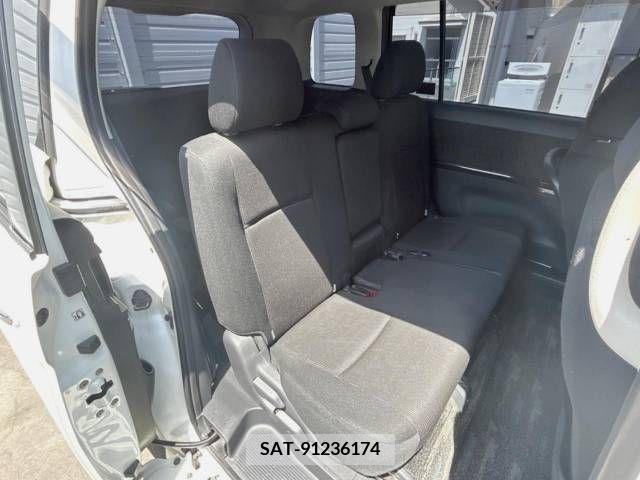 Toyota ISIS 2012-07 273122-9