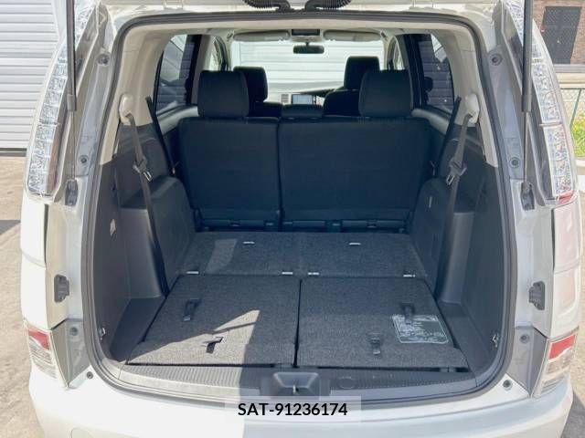 Toyota ISIS 2012-07 273122-7
