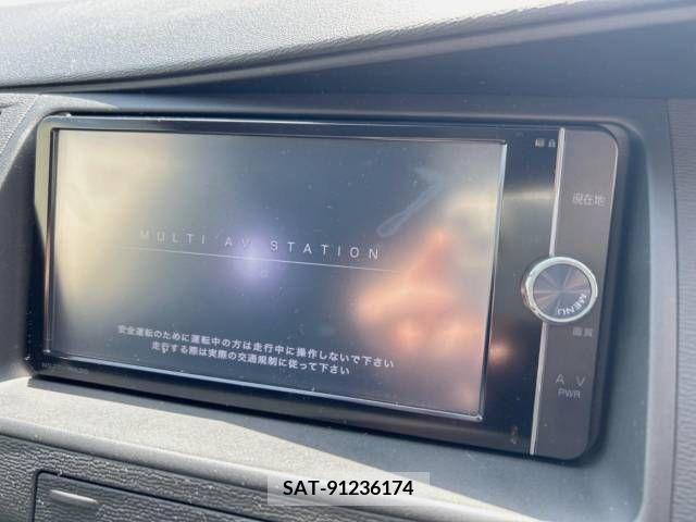 Toyota ISIS 2012-07 273122-2