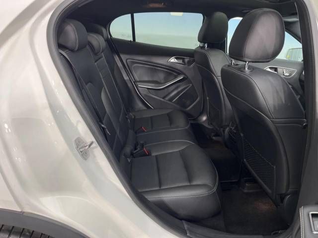 Mercedes Benz GLA-CLASS 2018-03 190233-10