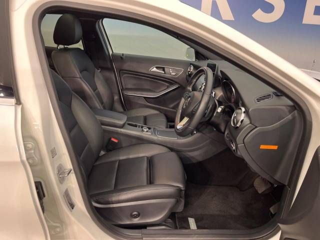 Mercedes Benz GLA-CLASS 2018-03 190233-9