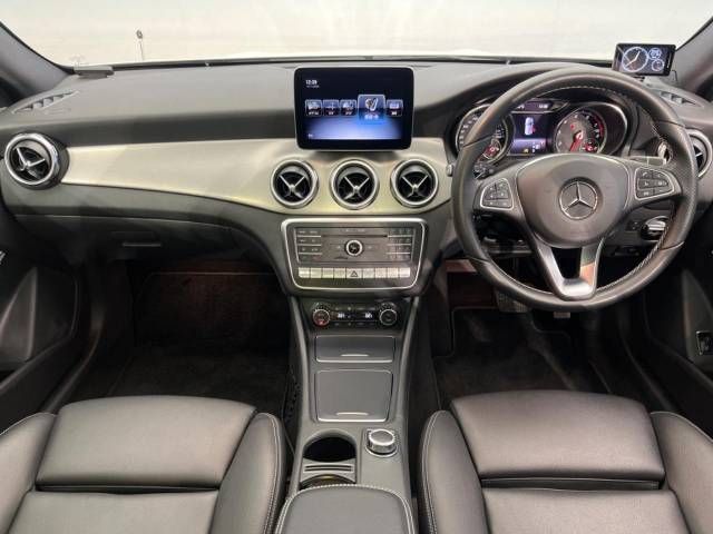 Mercedes Benz GLA-CLASS 2018-03 190233-1