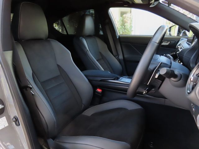 Lexus IS 2023-01 196336-19