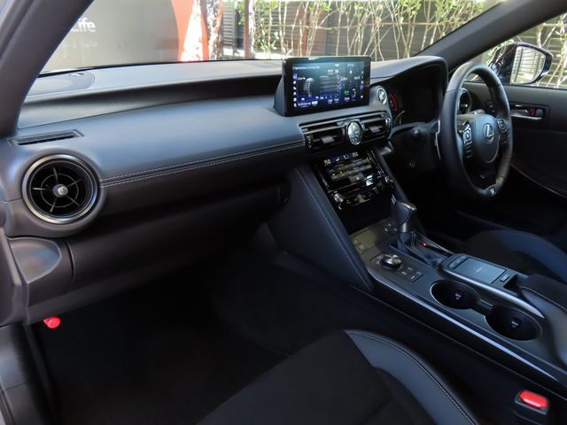 Lexus IS 2023-01 196336-22