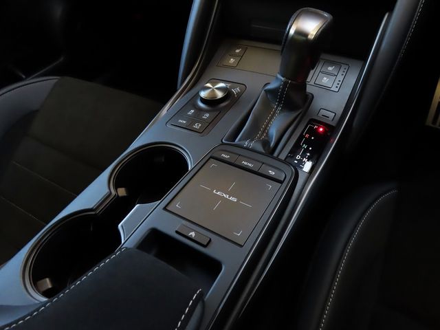 Lexus IS 2023-01 196336-25
