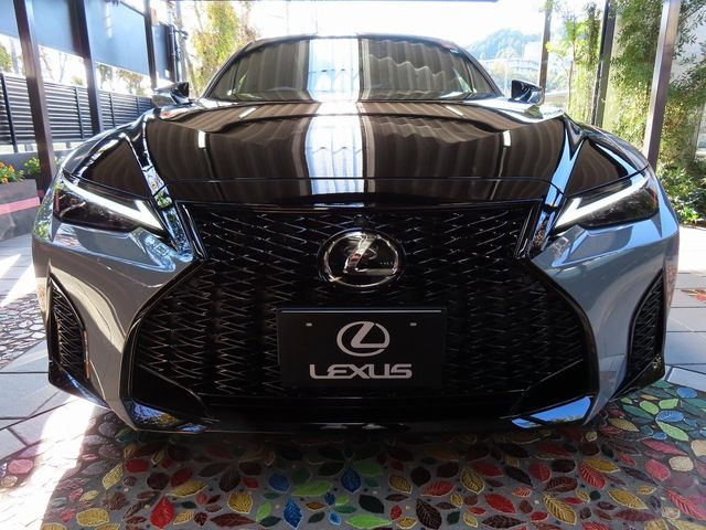 Lexus IS 2023-01 196336-3