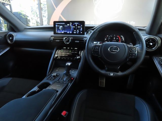 Lexus IS 2023-01 196336-18