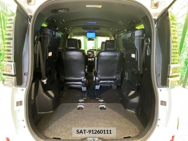 Toyota VOXY 2017-10 374599-11