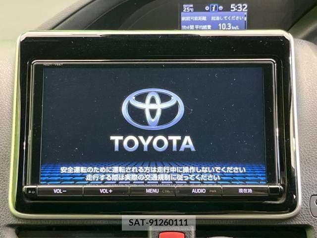 Toyota VOXY 2017-10 374599-2