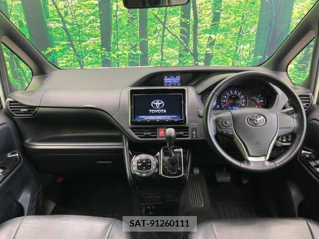 Toyota VOXY 2017-10 374599-1