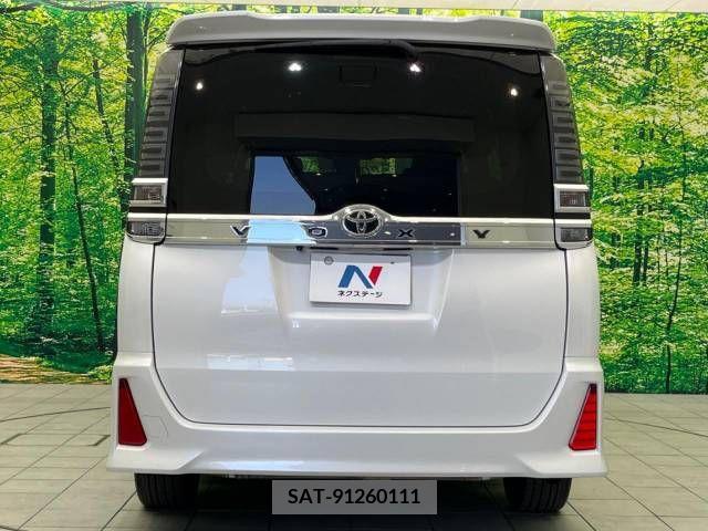 Toyota VOXY 2017-10 374599-16