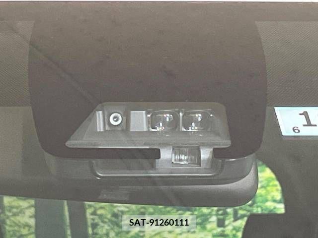 Toyota VOXY 2017-10 374599-6
