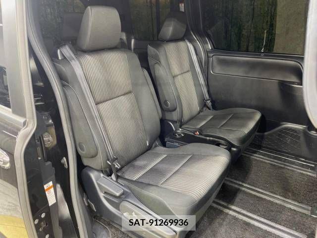 Toyota VOXY 2020-02 321661-9