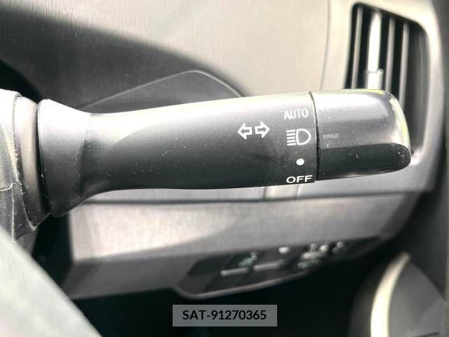 Toyota PRIUS 2015-02 282333-6