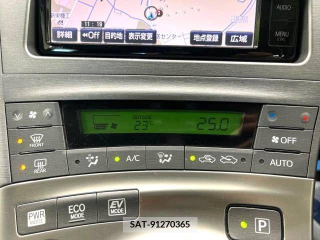 Toyota PRIUS 2015-02 282333-4