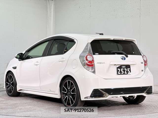 Toyota AQUA 2014-01 236440-10
