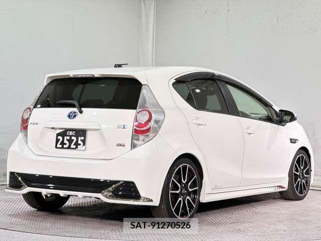 Toyota AQUA 2014-01 236440-8