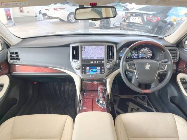 Toyota CROWN MAJESTA 2013-11 21858-1
