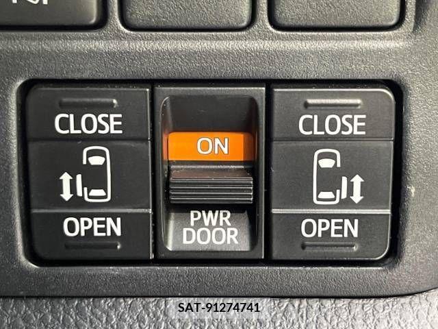 Toyota VOXY 2018-10 289367-5